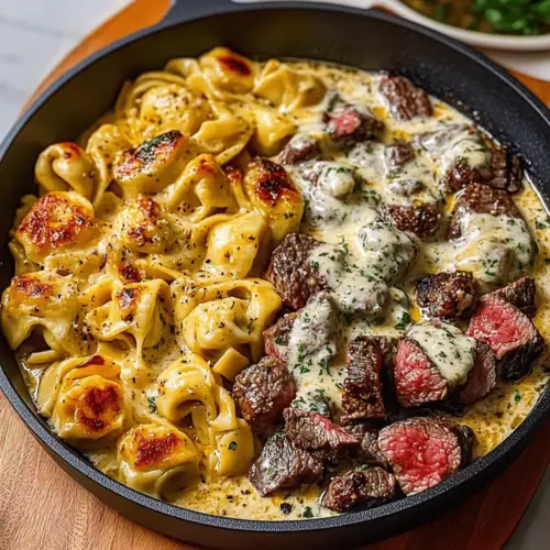 Garlic Steak & Cheese-Filled Tortellini Skillet